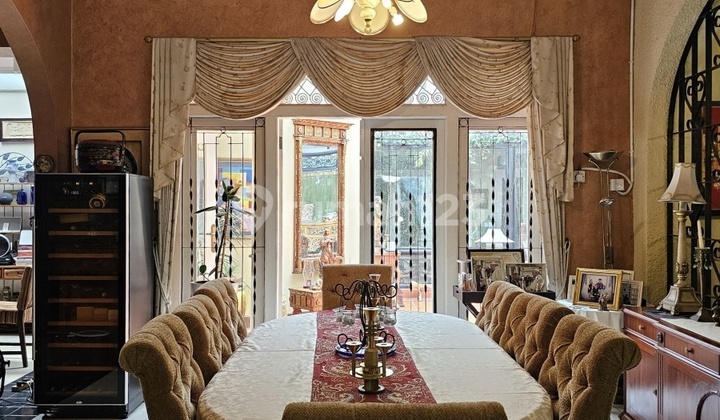 Rumah Depan Taman At Jl Wijaya, Melawai, Kebayoran Baru