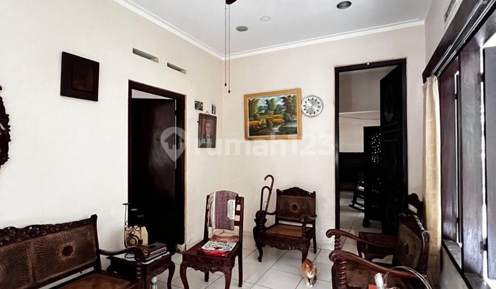 Rumah di Jl Dempo, Gunung, Kebayoran Baru, Jaksel