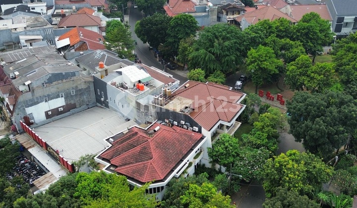 RUMAH HOEK LUAS di Jl SUNGAI SAMBAS, BARITO, KEBAYORAN BARU, JAKSEL