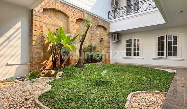 NICE HOUSE at Jl HANGLEKIR / KEBAYORAN BARU, SOUTH JAKARTA