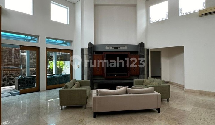 Rumah Luas Dgn Kolam Renang di Jl Cimahi, Menteng, Jakpus 2