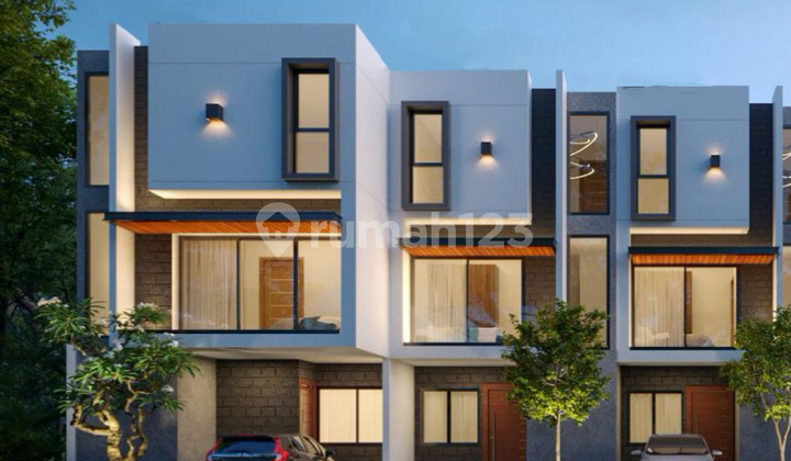 Dijual Rumah 3 Lantai Bagus di Taman Surya 5