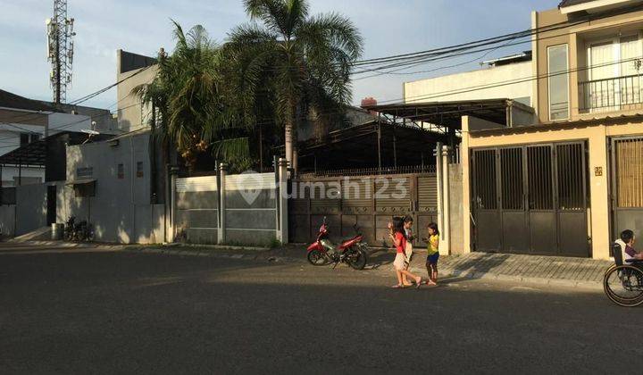 Dijual Rumah 2 setengah lantai Bagus di Benda 1