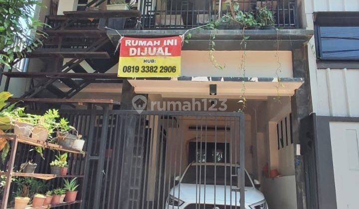 Dijual Rumah 2 Lantai Bagus di metro permata 1