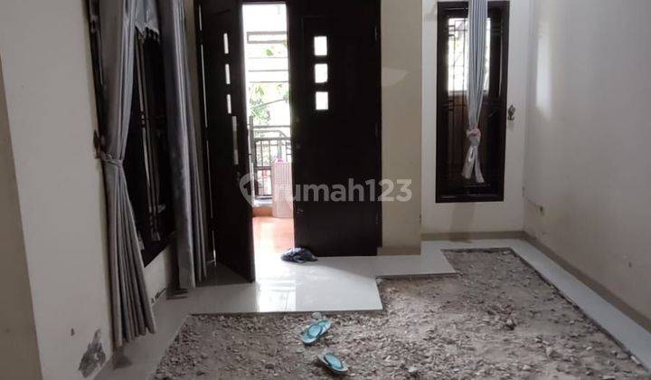 Dijual Rumah 2 Lantai Bagus di metro permata 2