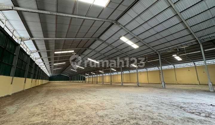 Warehouse for Rent, Land Area 9,636 M², Building Area 2,484 M², Jati Uwung District, Tangerang City.