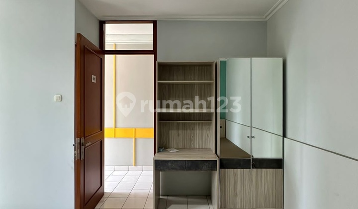 RUKO GANDENG dgn TANAH LUAS di KEBAYORAN BARU RAYA, JAKSEL