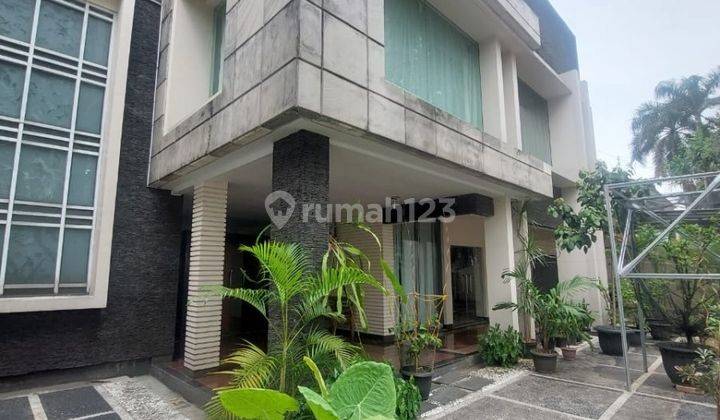 Rumah di Jl Darmawangsa, Kebayoran Baru, Jaksel 1