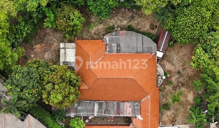 Rumah di Jl Martimbang, Kebayoran Baru, Jaksel Depan Taman 2