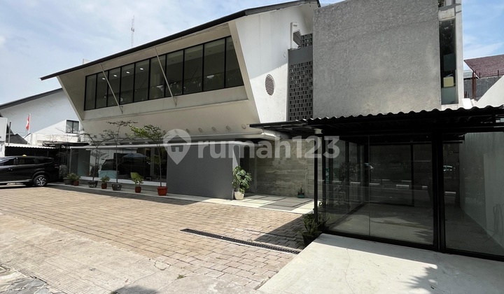 RUKO/RUANG USAHA LUAS di Jl PAKUBUWONO, KEBAYORAN BARU, JAKSEL