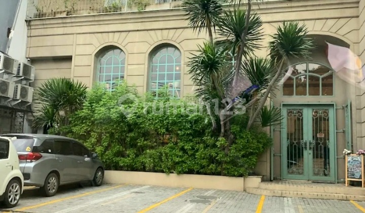 3-Story House in Pangpong, Kebayoran Baru 3-Story House in Pangpong, Kebayoran Baru