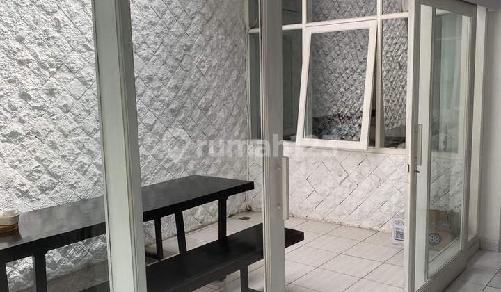 Sewaan Singgasana Furnish 1