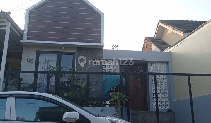 Rumah villa eksotis 2 lantai dekat Predator Fun Park Batu dan UMM 2