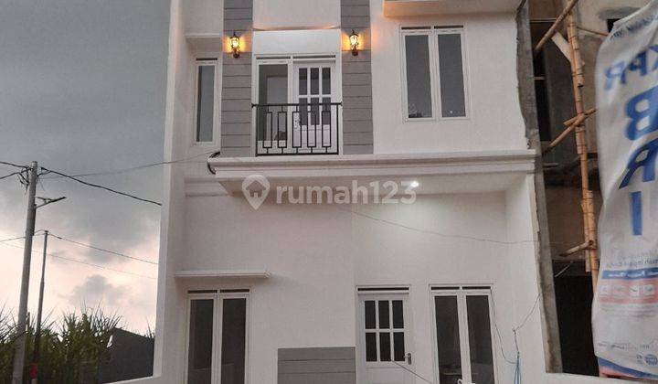 Rumah klasik modern 2 lantai dekat Bandara Malang 2