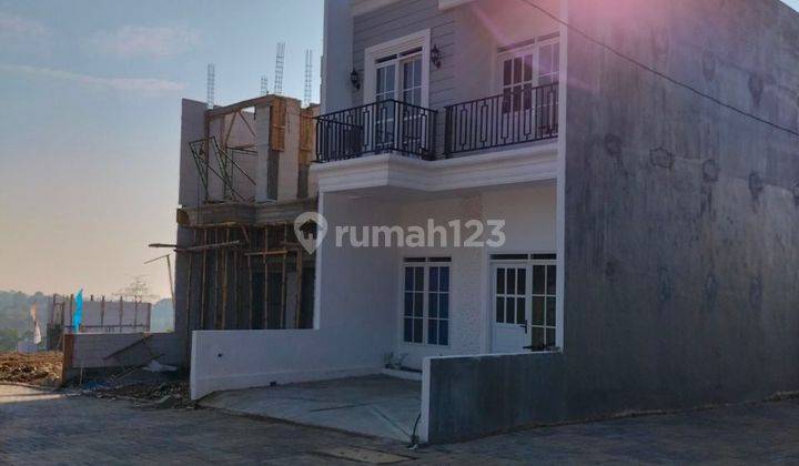 Rumah villa modern 2 lantai dekat kebun teh dan exit tol Lawang 2