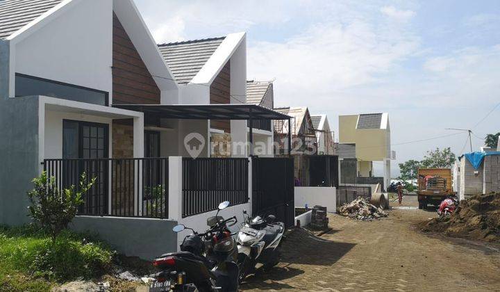 Rumah Villa 2 Lantai Kawasan Kebun Jeruk Dekat Malang Skyland