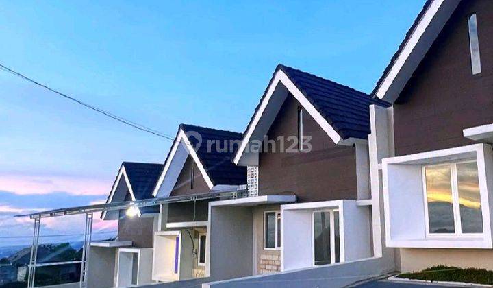 Rumah Villa Scandinavian Malang Batu Dengan Pemandangan Gunung 1