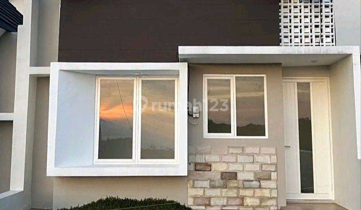 Rumah Villa Scandinavian Malang Batu Dengan Pemandangan Gunung 2