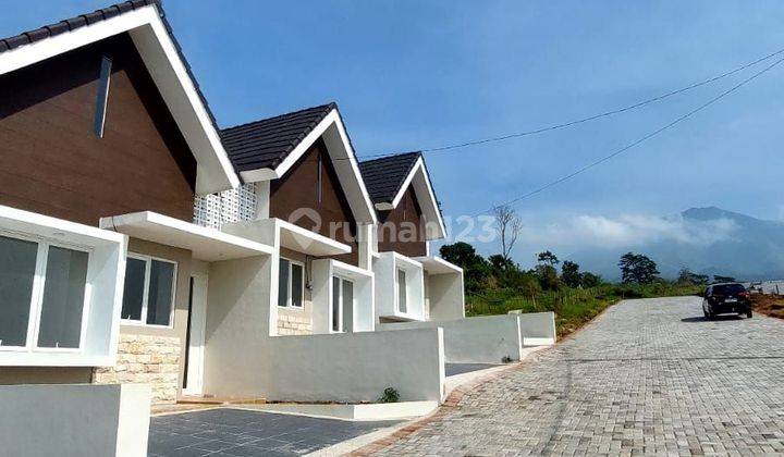 Rumah Villa Scandinavian Malang Batu Dengan Pemandangan Gunung 2