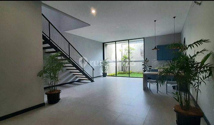 Dijual Rumah Baru Design Industrial Contemporer di Bsd Giriloka 2