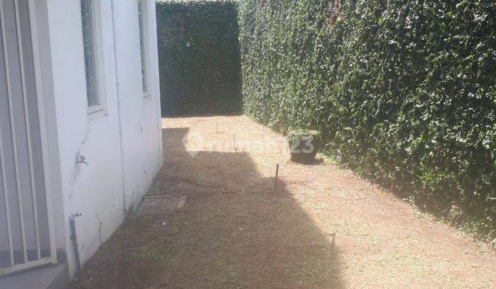 Rumah Bagus Semi Furnished SHM di Darmo Sentosa Raya, Surabaya 2