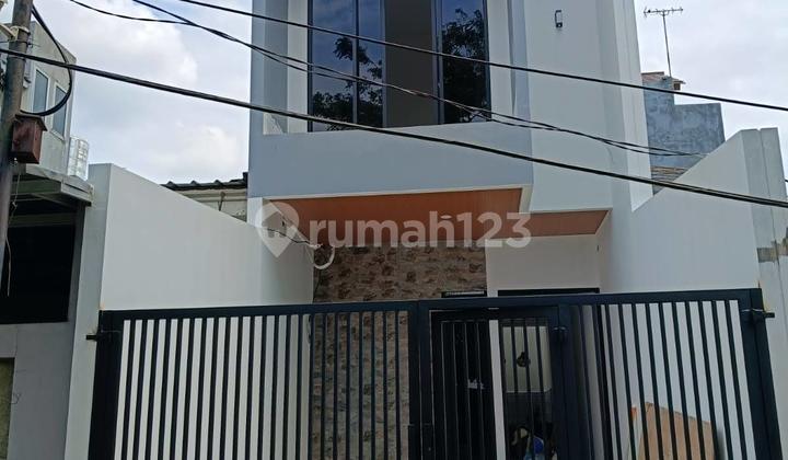 Brand New 2-Story House in Sunter Mas Tengah, North Jakarta Brand New 2-Story House in Sunter Mas Tengah, North Jakarta