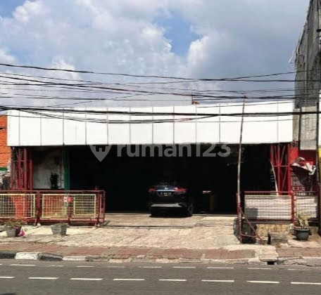  Ruang Usaha Ex Bengkel Lokasi Strategis di Jalan Pramuka, Jakarta Timur