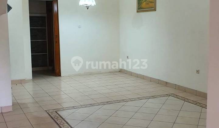 Unfurnished 2.5-story house in Kelapa Puan, Kelapa Gading, North Jakarta 2