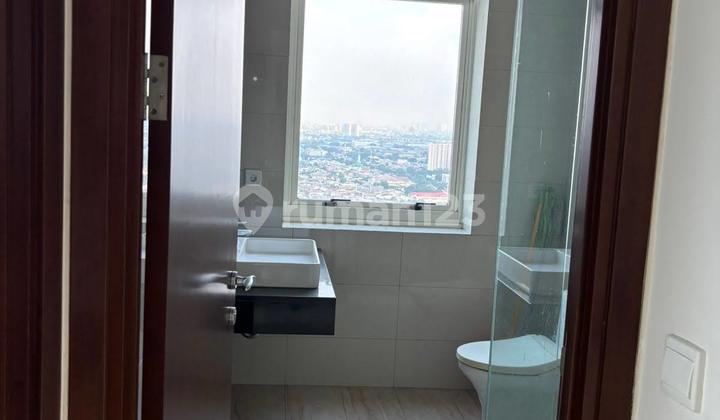 Kensington Royal Suite Tower Addington Hook Position 3BR in Kelapa Gading 2