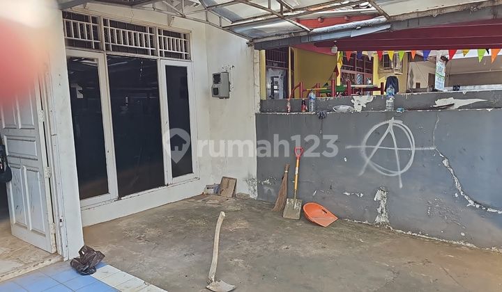 Rumah Standart Perlu Renovasi di Taman Modern Cakung, Jakarta Timur