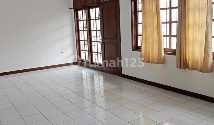 Rumah Rapi Dan Luas Di Kelapa Gading, Jakarta Utara Rumah Rapi Dan Luas Di Kelapa Gading, Jakarta Utara