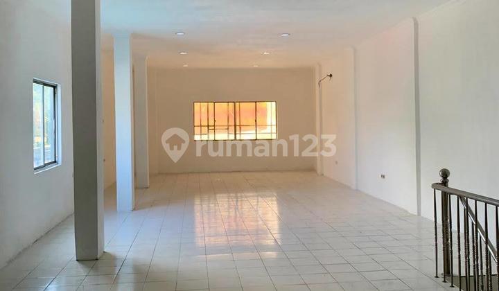 3-story shop house ready for occupancy in Kramat Koja, North Jakarta 3-story shop house ready for occupancy in Kramat Koja, North Jakarta