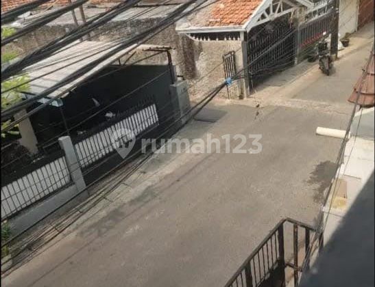 Rumah 2,5 Lt siap huni Di Matraman Jakarta Timur 2