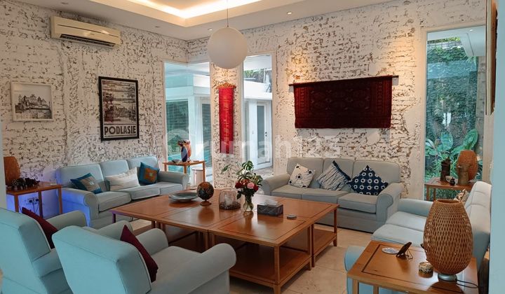 Luxury House With Swimming Pool In Mulawarman, Kebayoran Baru, South Jakarta