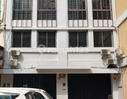 Ruko Gandeng 2 Unit 4 LT di Komplek Ruko Cempaka Mas, Jakarta Pusat Ruko Gandeng 2 Unit 4 LT di Komplek Ruko Cempaka Mas, Jakarta Pusat