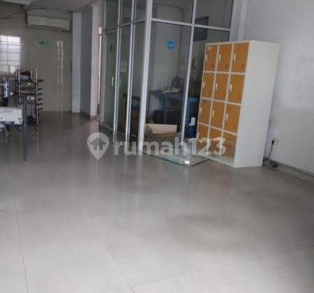 4.5-story shop-house ready for use in Tanjung Priok, North Jakarta 4.5-story shop-house ready for use in Tanjung Priok, North Jakarta