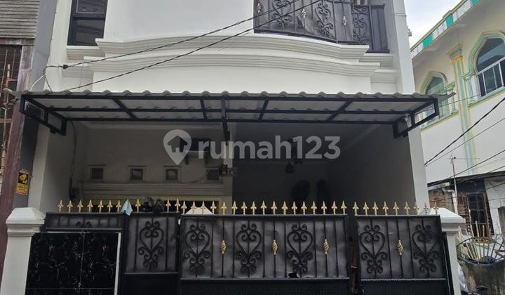 Rumah Renovasi Total Rapi 3 Lantai di Pademangan, Jakarta Utara Rumah Renovasi Total Rapi 3 Lantai di Pademangan, Jakarta Utara