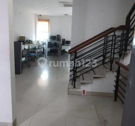 4.5-story shop-house ready for use in Tanjung Priok, North Jakarta 4.5-story shop-house ready for use in Tanjung Priok, North Jakarta