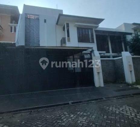 Rumah 2,5 Lantai dengan Kolam Renang di Villa Gading Indah Kelapa Gading ,Jakut