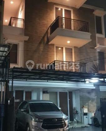 3-Story Ready-to-Occupy House in Janur Elok, Kelapa Gading, North Jakarta 3-Story Ready-to-Occupy House in Janur Elok, Kelapa Gading, North Jakarta