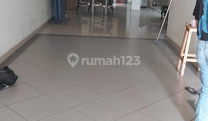 3.5-story ready-to-occupy house in Kepu, Central Jakarta 3.5-story ready-to-occupy house in Kepu, Central Jakarta