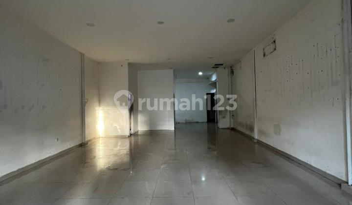 For Rent: Shophouse Suitable for Business at Jembatan Lima Raya, West Jakarta