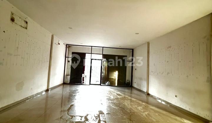 For Rent: Shophouse Suitable for Business at Jembatan Lima Raya, West Jakarta