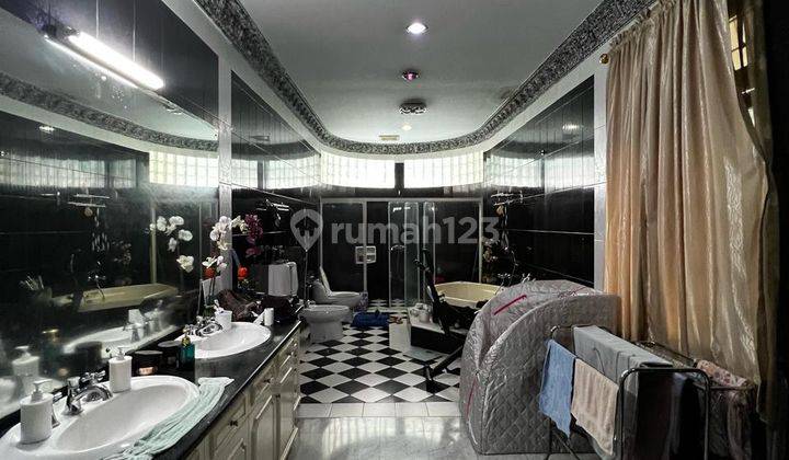 Termurahh Rumah 2 Lantai Bagus Furnished SHM di Jalan Samali, Jakarta Selatan 2