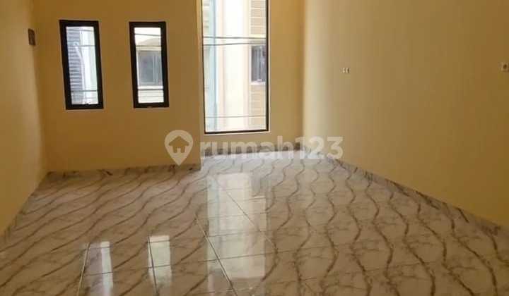 For Sale: New, Tidy House Ready to Occupy Near School and Market, Suitable for Convection in Jembatan Lima, West Jakarta For Sale: New, Tidy House Ready to Occupy Near School and Market, Suitable for Convection in Jembatan Lima, West Jakarta