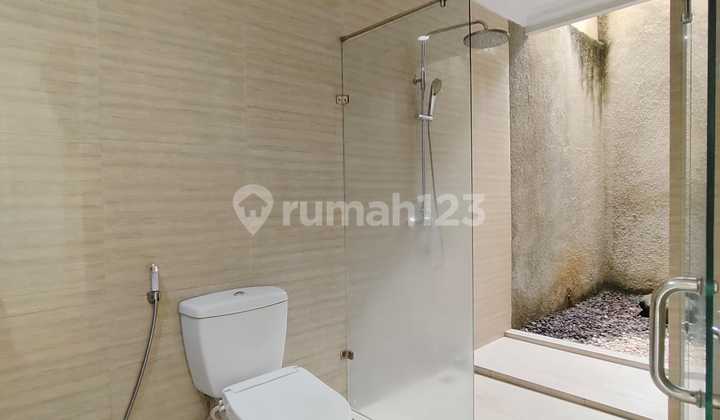 Neat Town House Ready to Live In Semi Furnished in Kemang, South Jakarta 2