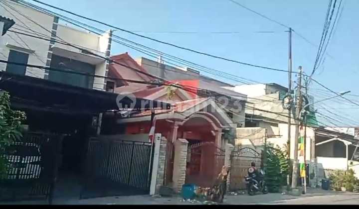 For sale: 2.5-story shop house in Kebon Bawang, Tanjung Priok, North Jakarta. For sale: 2.5-story shop house in Kebon Bawang, Tanjung Priok, North Jakarta.