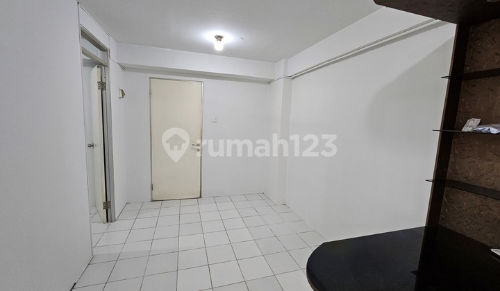 Di Sewakan unit 2 kamar kosongan + AC + kitchen set, tower Bougenville Lt. 5, sudah rapih 