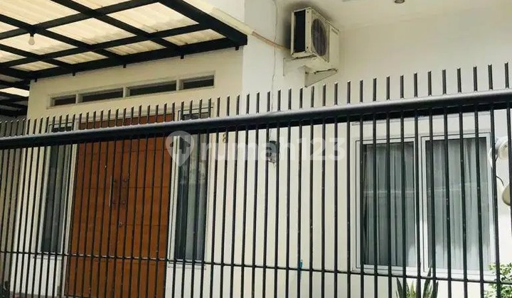 Rumah disewakan di Kebayoran Baru 1