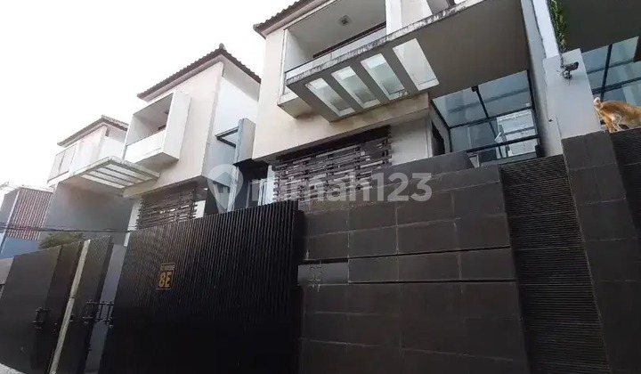 Rumah disewakan di Radio Dalam 1